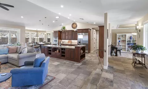 Entry Way - 233 Mt Tom Rd, Bishop, CA 93514 photo 1 of 2