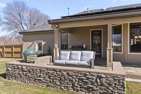 Exterior - 233 Mt Tom Rd, Bishop, CA 93514 photo 4 of 9