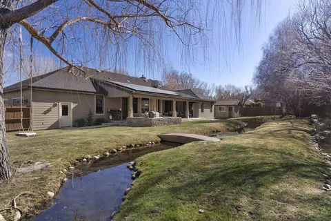Exterior - 233 Mt Tom Rd, Bishop, CA 93514 photo 6 of 9