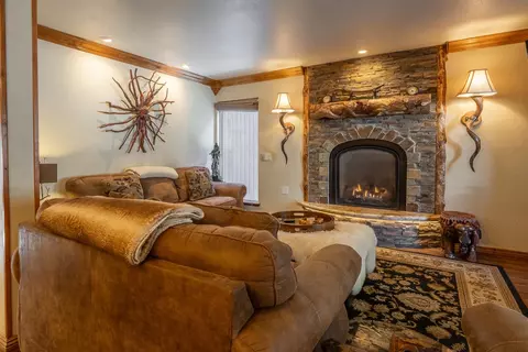 221 Canyon Blvd #137, Mammoth Lakes, CA 93546