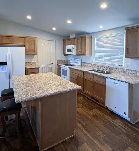 Kitchen - 139 Tuolumne Rd, Bishop, CA 93514 photo 1 of 2