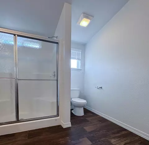 Bath - 139 Tuolumne Rd, Bishop, CA 93514 photo 1 of 3