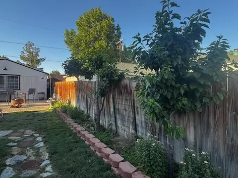 Exterior - 625 E Inyo St, Lone Pine, CA 93545 photo 5 of 5