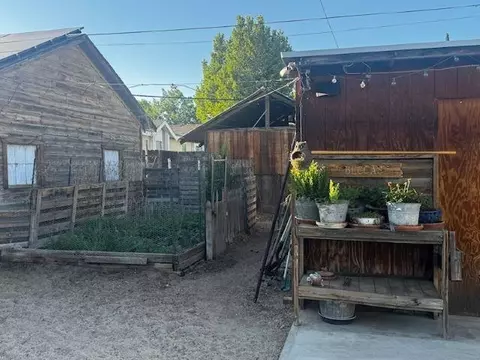 Exterior - 625 E Inyo St, Lone Pine, CA 93545 photo 1 of 5