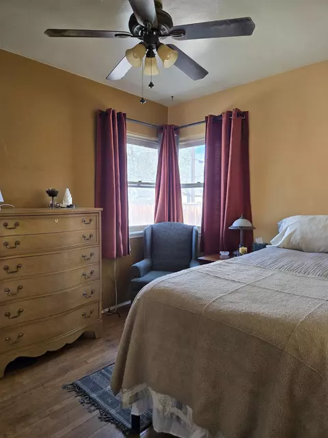 Bedroom - 625 E Inyo St, Lone Pine, CA 93545 photo 1 of 2