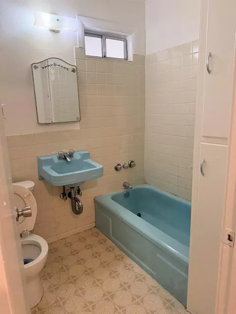 Bath - 310 Shepard Ln, Bishop, CA 93514 photo 10 of 10