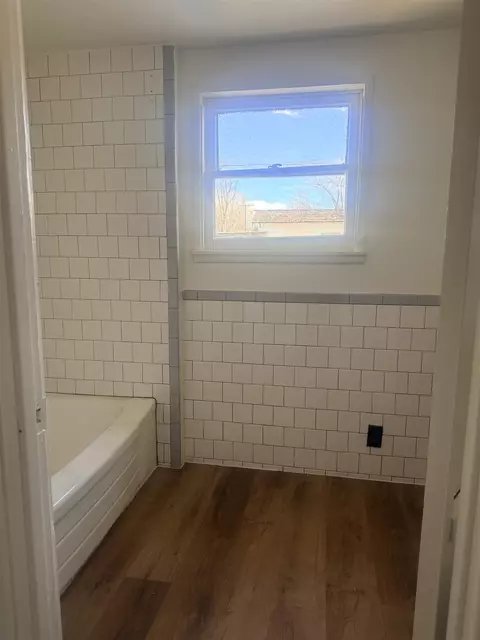 Bath - 310 Shepard Ln, Bishop, CA 93514 photo 1 of 10