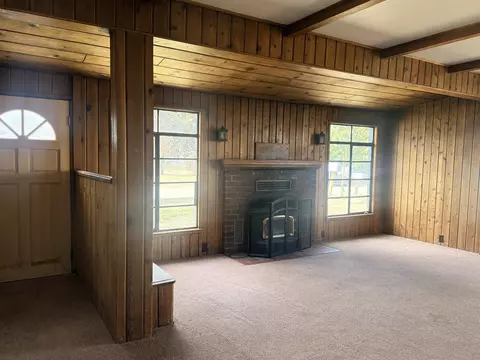 Living - 310 Shepard Ln, Bishop, CA 93514 photo 3 of 3