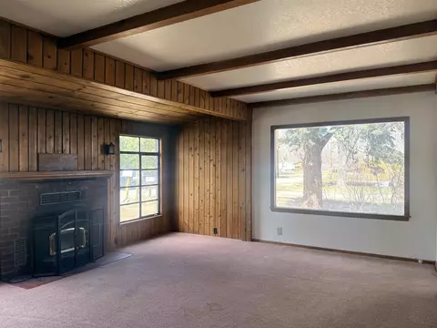Living - 310 Shepard Ln, Bishop, CA 93514 photo 1 of 3