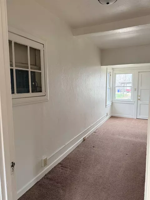 Entry Way - 310 Shepard Ln, Bishop, CA 93514 photo 2 of 4