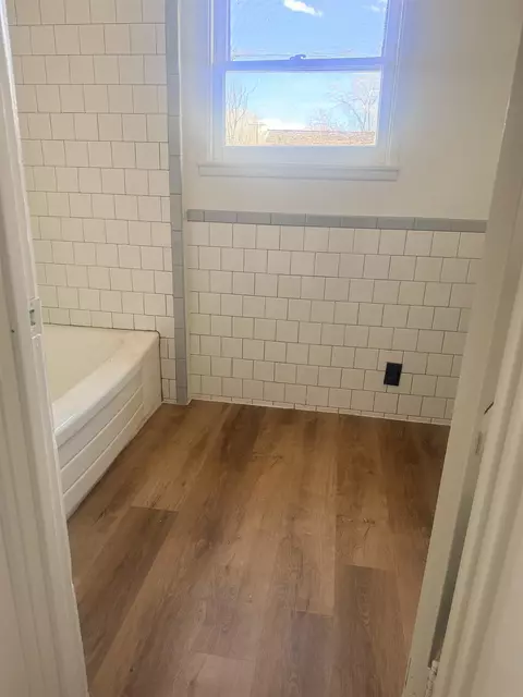 Bath - 310 Shepard Ln, Bishop, CA 93514 photo 2 of 10