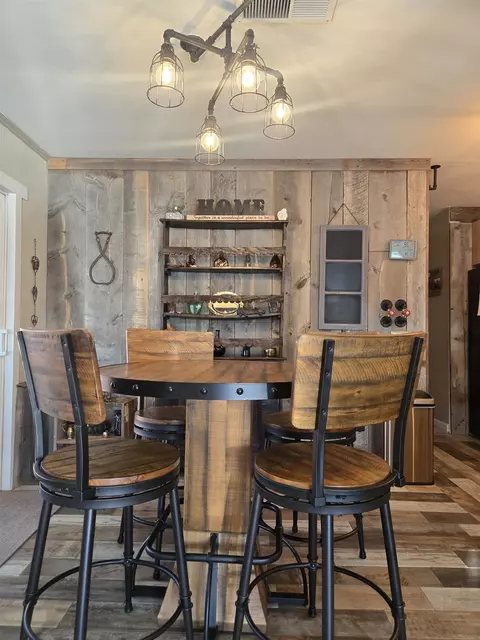 Dining - 2307 Galloway Ave, Bishop, CA 93514 photo 1 of 1