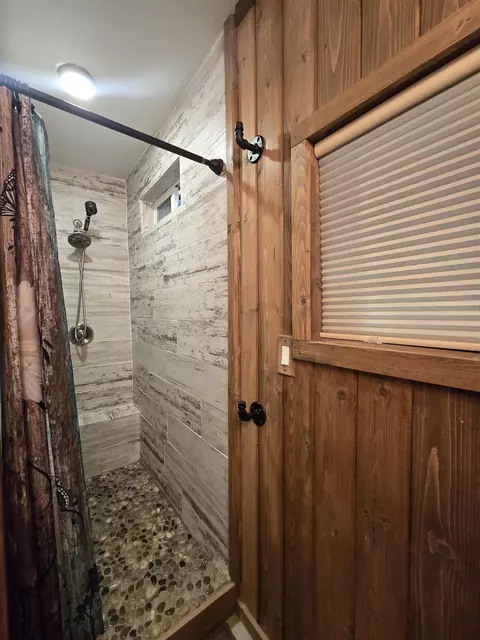 Bath - 2307 Galloway Ave, Bishop, CA 93514 photo 4 of 4