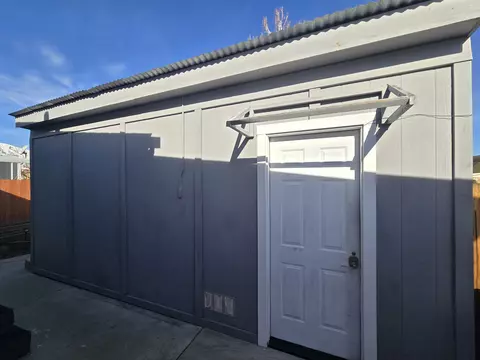 Exterior - 2307 Galloway Ave, Bishop, CA 93514 photo 6 of 8