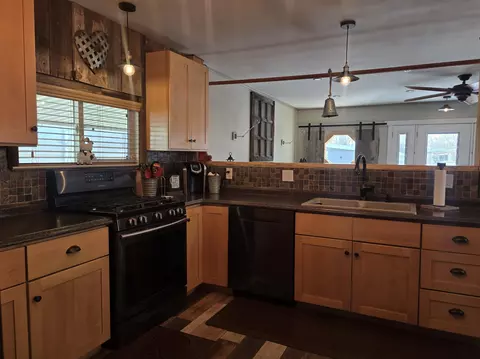 Kitchen - 2307 Galloway Ave, Bishop, CA 93514 photo 3 of 3