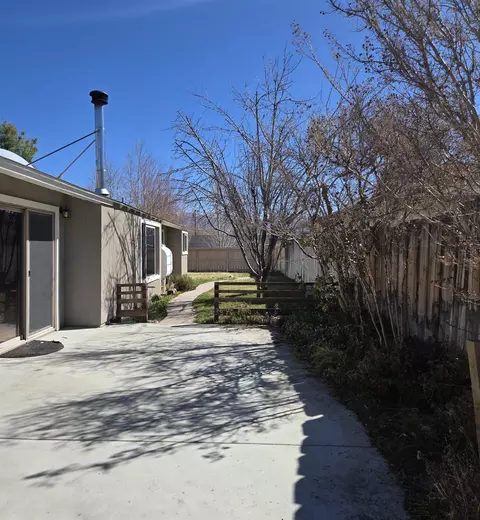 Exterior - 3028 Laurel Rd, Bishop, CA 93514 photo 3 of 8