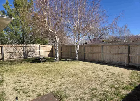 Exterior - 3028 Laurel Rd, Bishop, CA 93514 photo 4 of 8