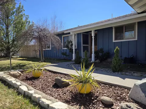 Exterior - 3028 Laurel Rd, Bishop, CA 93514 photo 2 of 8