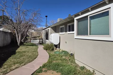 Exterior - 3028 Laurel Rd, Bishop, CA 93514 photo 5 of 8