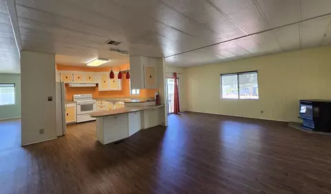 Living - 1528 Argyle Ln, Bishop, CA 93514 photo 3 of 4