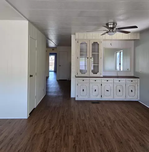 Living - 1528 Argyle Ln, Bishop, CA 93514 photo 2 of 4
