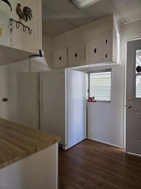 Kitchen - 1528 Argyle Ln, Bishop, CA 93514 photo 1 of 2
