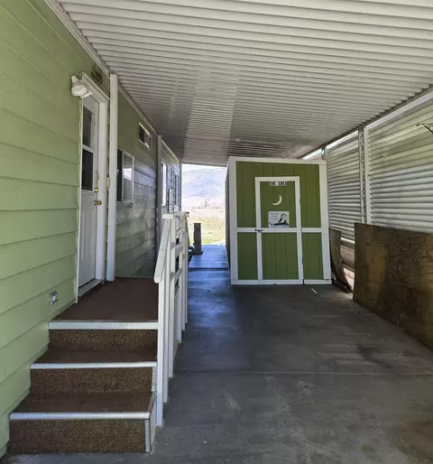 Exterior - 1528 Argyle Ln, Bishop, CA 93514 photo 1 of 6