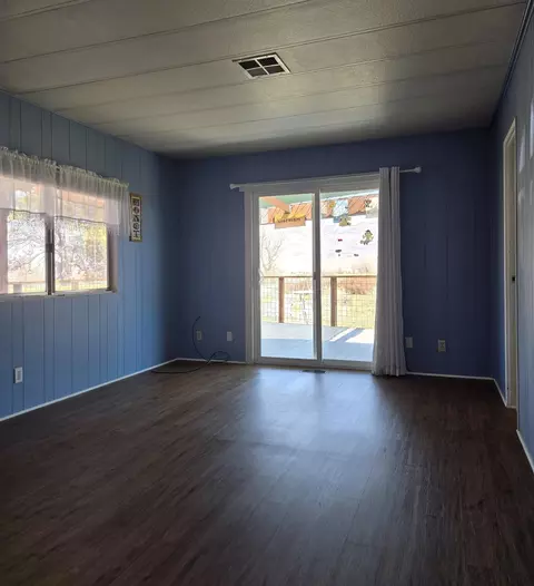 Living - 1528 Argyle Ln, Bishop, CA 93514 photo 4 of 4
