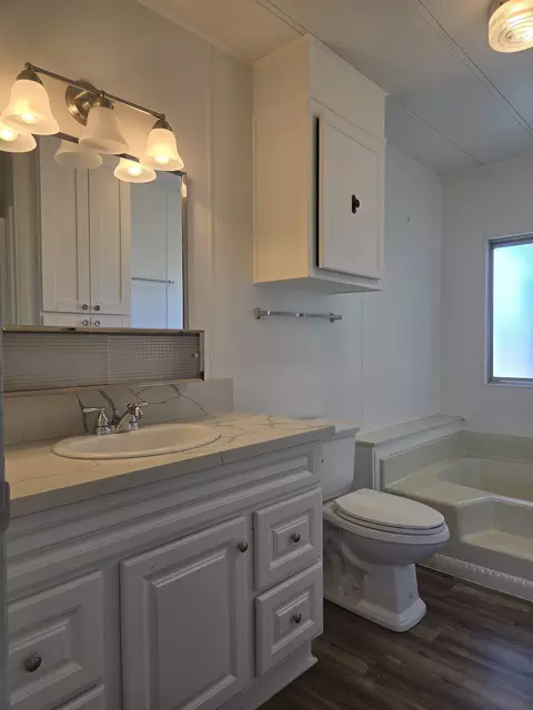 Bath - 1528 Argyle Ln, Bishop, CA 93514 photo 1 of 2