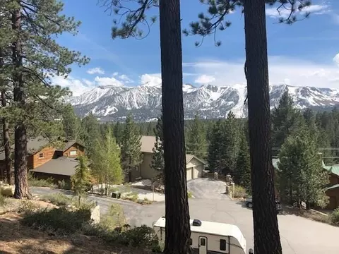 171 Holiday Way, Mammoth Lakes, CA 93546