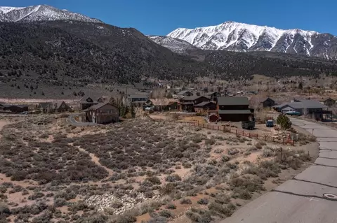 66 Larkspur Dr, Crowley Lake, CA 93546