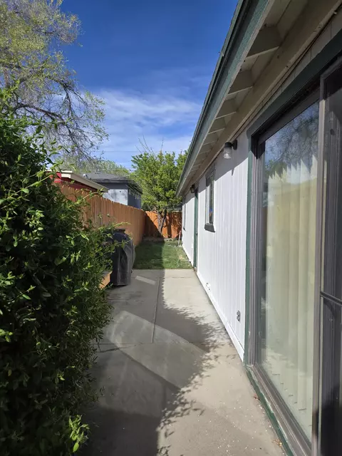 Exterior - 175 Hanby Ave, Bishop, CA 93514 photo 4 of 6