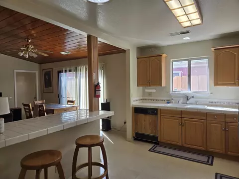 Kitchen - 175 Hanby Ave, Bishop, CA 93514 photo 2 of 2