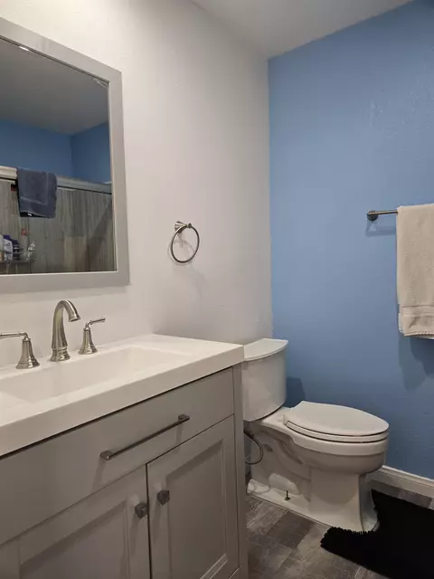 Bath - 175 Hanby Ave, Bishop, CA 93514 photo 2 of 3