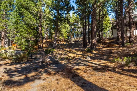 636 Majestic Pines Dr, Mammoth Lakes, CA 93546