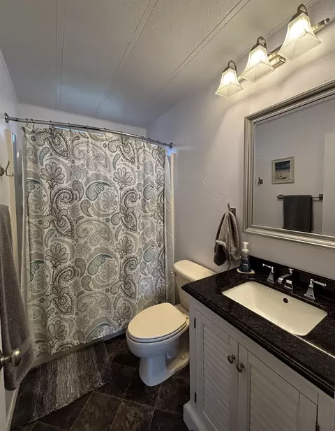 Bath - 2323 Grazide Cir, Bishop, CA 93514 photo 1 of 3