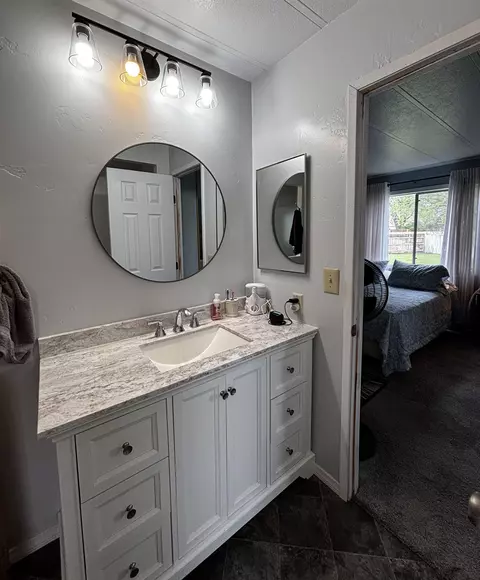 Bath - 2323 Grazide Cir, Bishop, CA 93514 photo 3 of 3