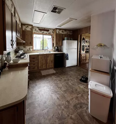 Kitchen - 2323 Grazide Cir, Bishop, CA 93514 photo 1 of 1