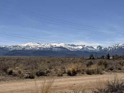124 S Buckeye Dr, Bridgeport, CA 93517
