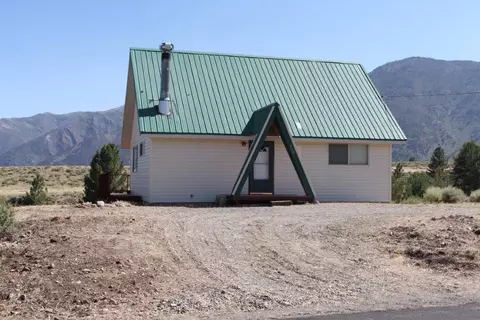 590 E Mono Lake Dr, Lee Vining, CA 93541