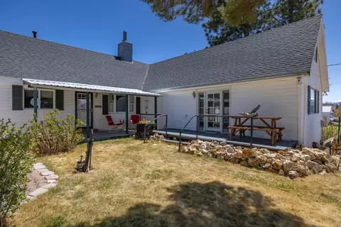 240 Sierra View Dr, Bridgeport, CA 93517
