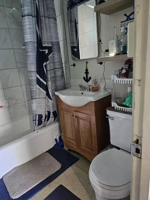 Bath - 363 Short St, Bishop, CA 93514 photo 1 of 1