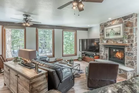 139 Ridgecrest Dr, Mammoth Lakes, CA 93546