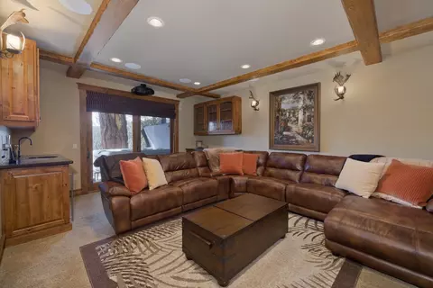 Living - 269 Juniper Rd, Mammoth Lakes, CA 93546 photo 8 of 8