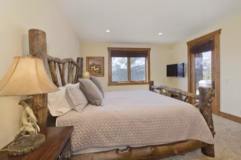 Bedroom - 269 Juniper Rd, Mammoth Lakes, CA 93546 photo 5 of 9