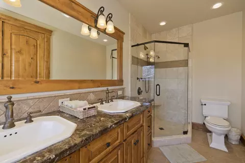 Bath - 269 Juniper Rd, Mammoth Lakes, CA 93546 photo 9 of 9
