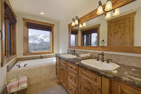 Bath - 269 Juniper Rd, Mammoth Lakes, CA 93546 photo 8 of 9