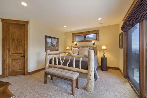 Bedroom - 269 Juniper Rd, Mammoth Lakes, CA 93546 photo 8 of 9
