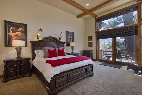 Bedroom - 269 Juniper Rd, Mammoth Lakes, CA 93546 photo 1 of 9