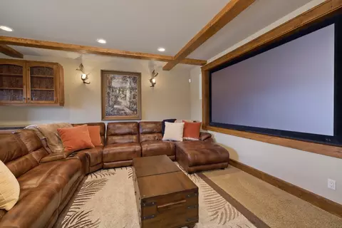 Living - 269 Juniper Rd, Mammoth Lakes, CA 93546 photo 7 of 8